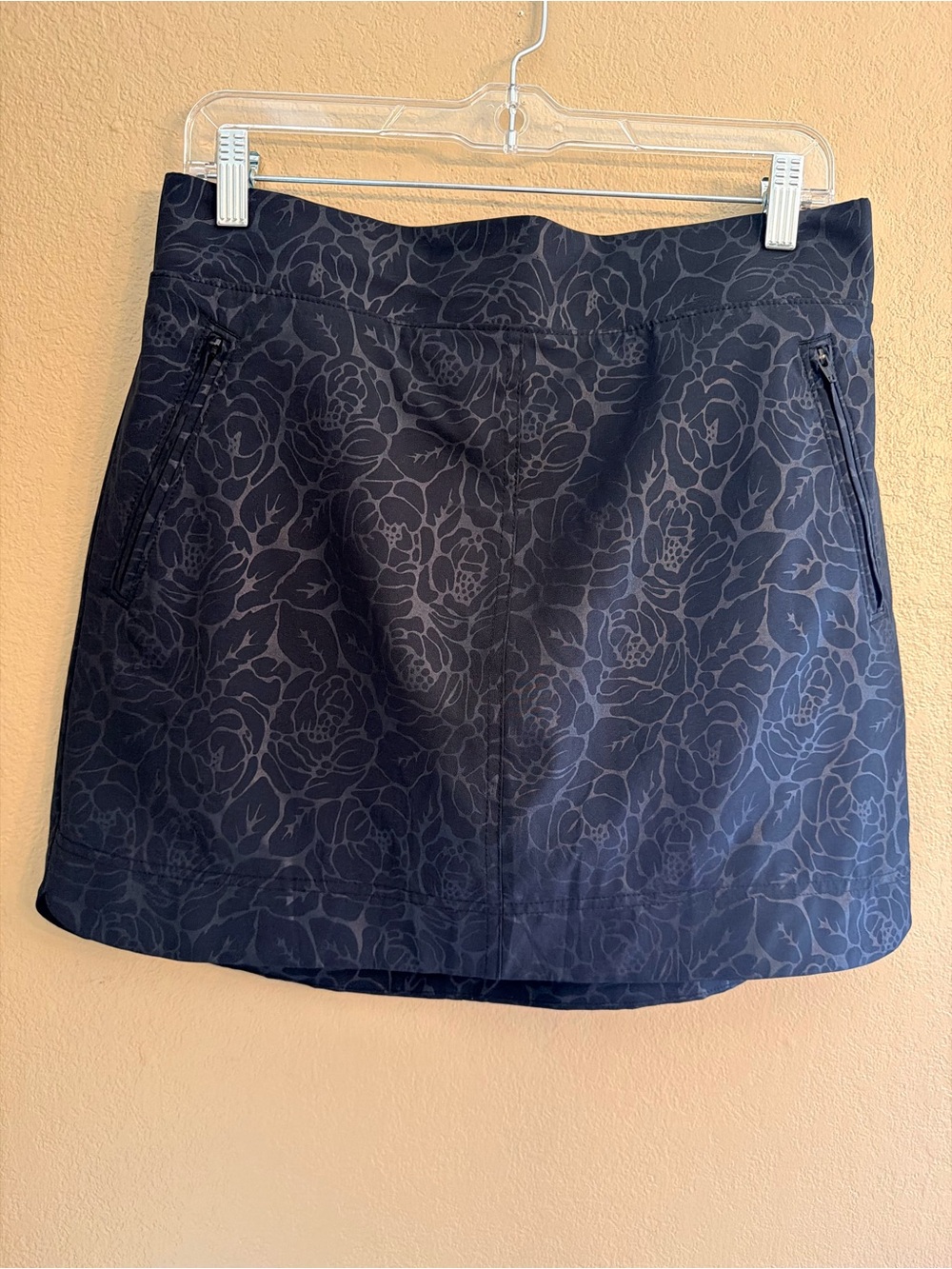Orvis Women's black floral athletic skirt with shirts